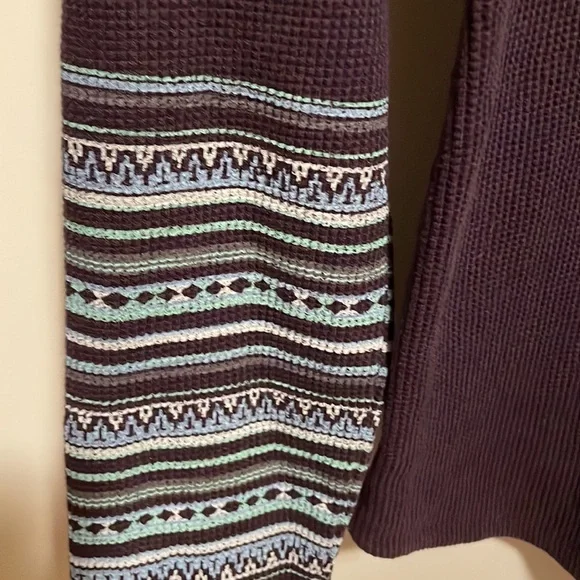 ♥️Columbia purple Henley with beautiful blue and green with white sleeve accents - Picture 2 of 5